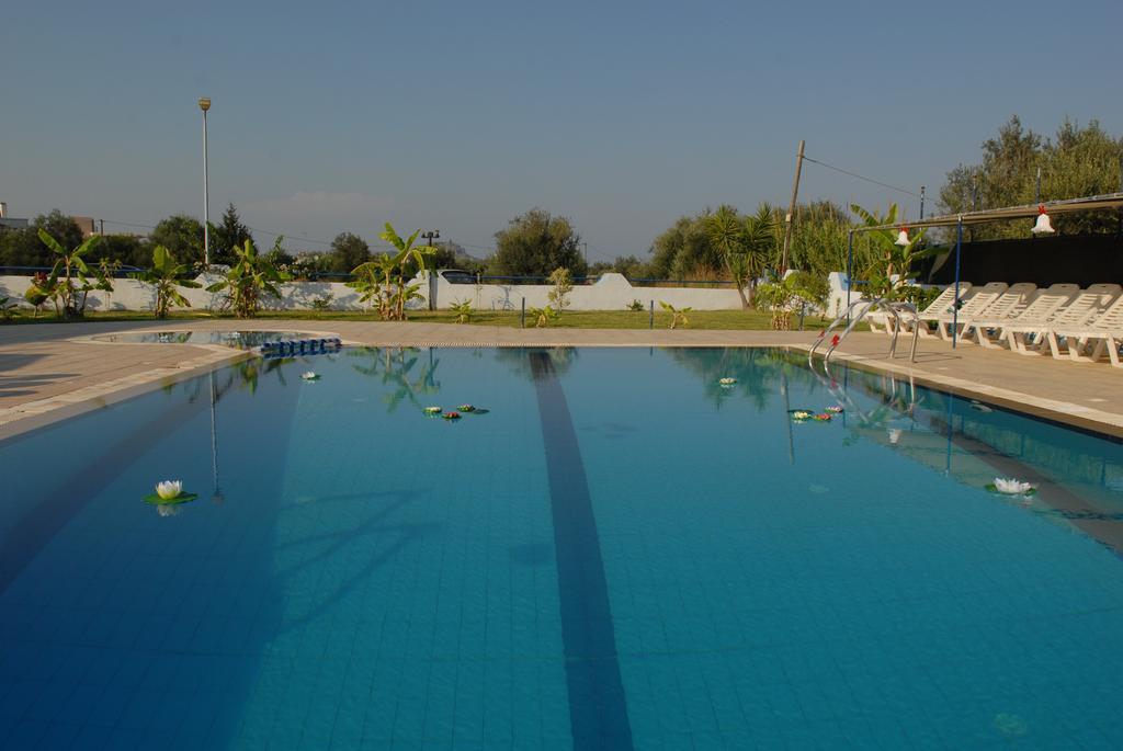 Eleni'S Apartments อาฟานโท ภายนอก รูปภาพ