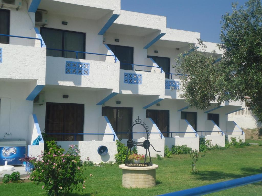 Eleni'S Apartments อาฟานโท ภายนอก รูปภาพ
